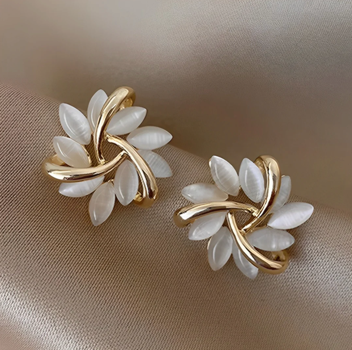 Daisy - Örhängen Opal Moon-Petal